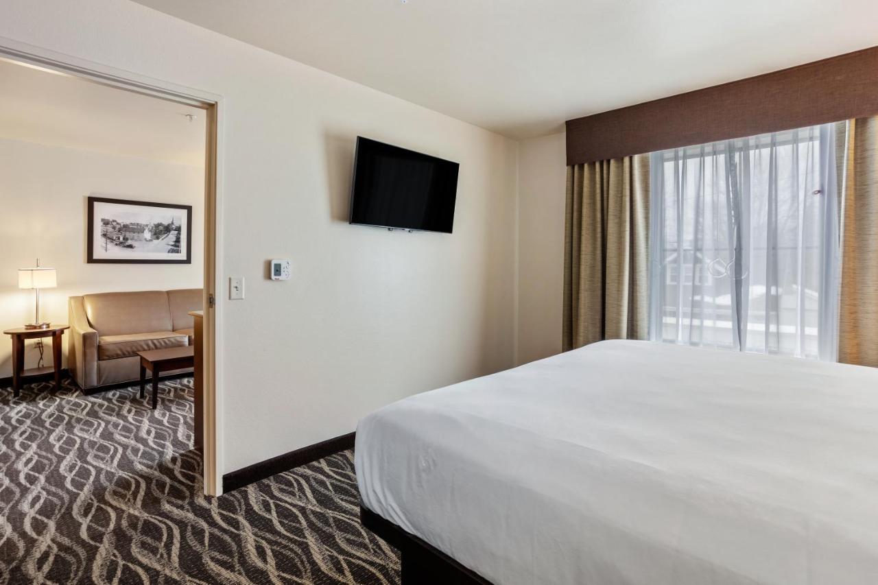 Cobblestone Hotel&Suites - Little Chute Extérieur photo